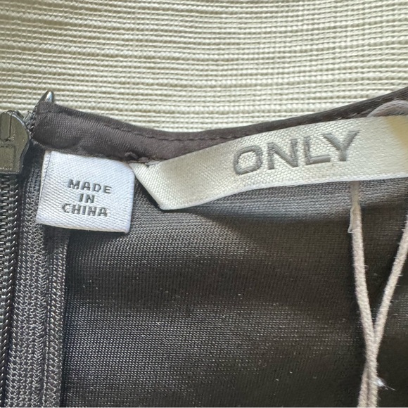 Only Black Velvet Ruffle Blouse - Picture 4 of 8